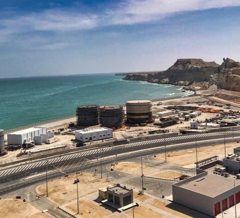 مستودع نفط عمان للتسويق لتزويد السفن بالوقود في ميناء الدقم: المستقبل المشرق لخدمات إمداد السفن بالوقود في سلطنة عُمان