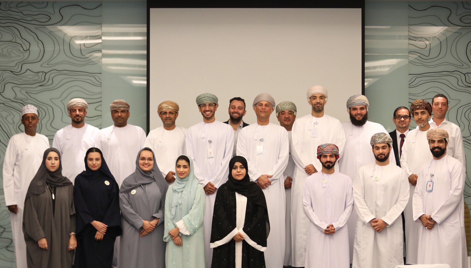 YOUNG OMANIS SUCCESSFULLY COMPLETE GRADUATE TRAINING PROGRAMME RUN BY OMAN OIL MARKETING COMPANY